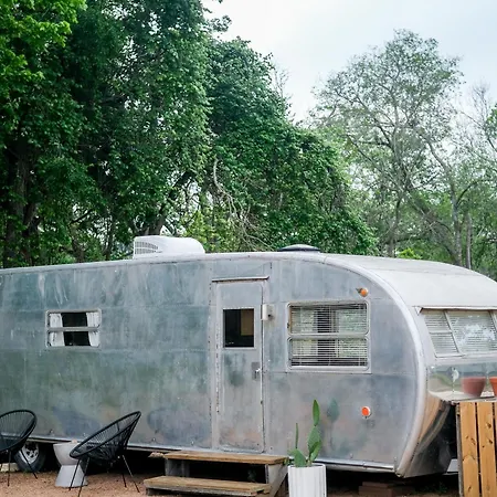 Camp Comfort Hotel Exterior photo